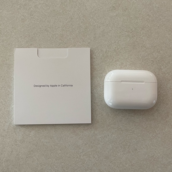 Apple Airpods Pro (1st Gen) w/ MagSafe & Spring Teal heyday Silicone Case - Picture 6 of 13